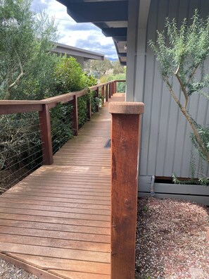 Property grounds - Gateway to Mt Buller · Stylish Alpine Apartment in the Heart of the High Country (Merrijig)