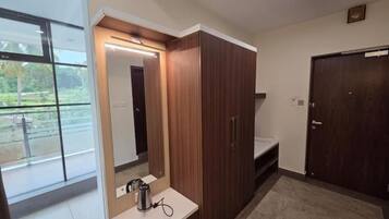 Deluxe Twin Room, Balcony, Garden View | Interior