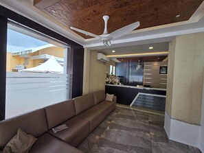 Living area - PetRose Business Hotel (Ernakulam)