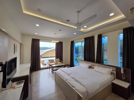 In-room safe, desk, laptop workspace, free WiFi. PetRose Business Hotel