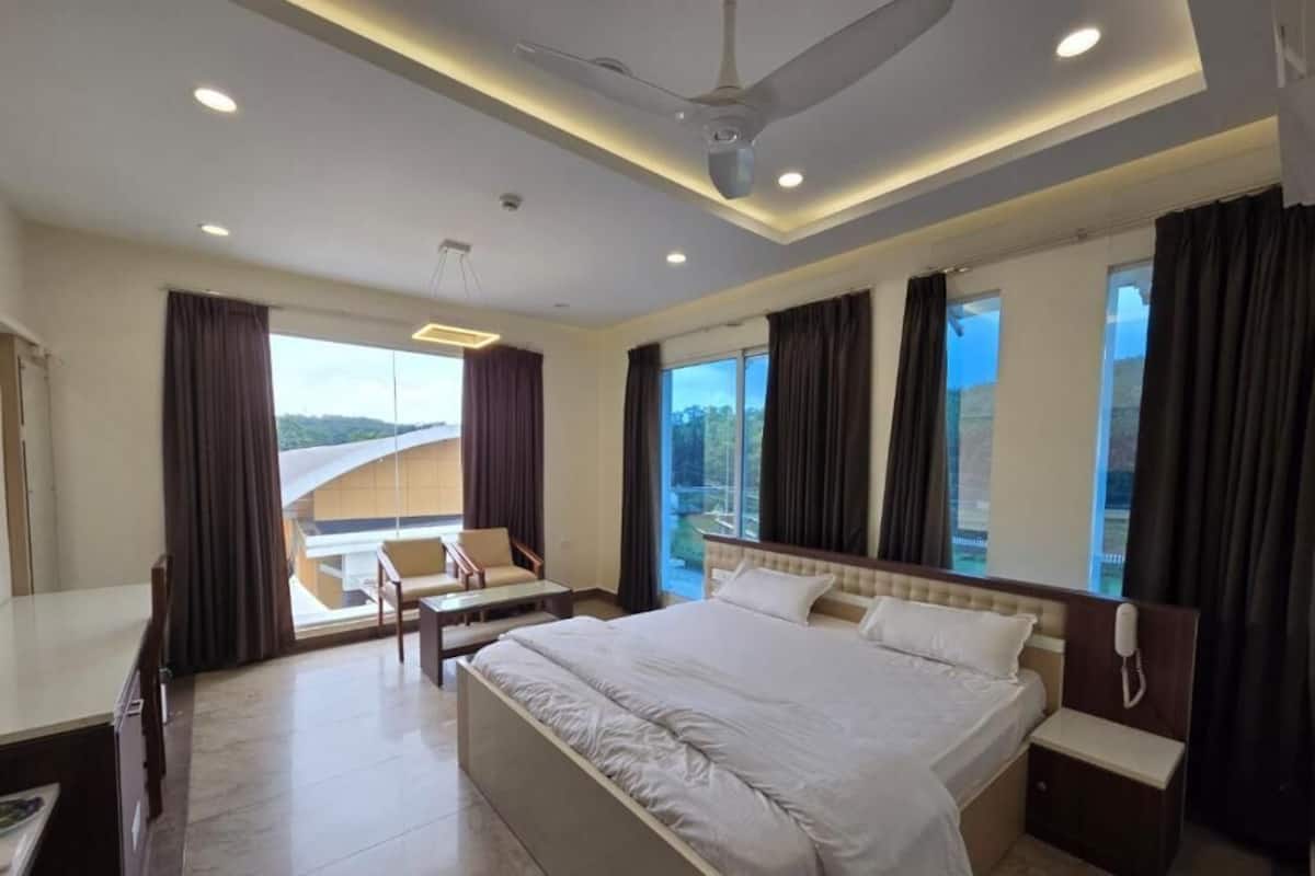 Deluxe Double Room, Balcony, Garden View