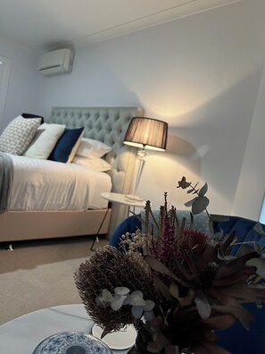 3 habitaciones, tabla de planchar con plancha, wifi y ropa de cama 