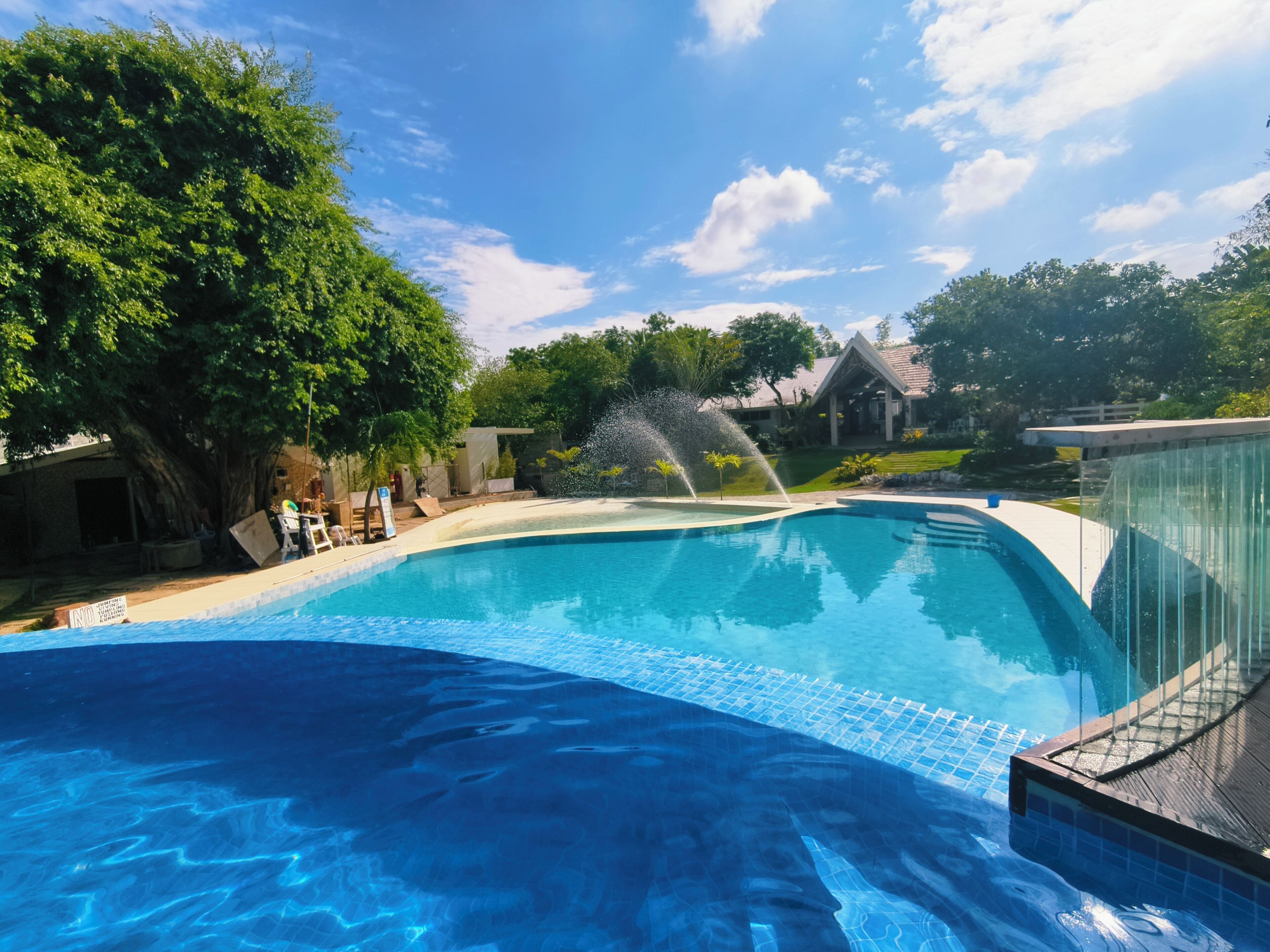 2 outdoor pools