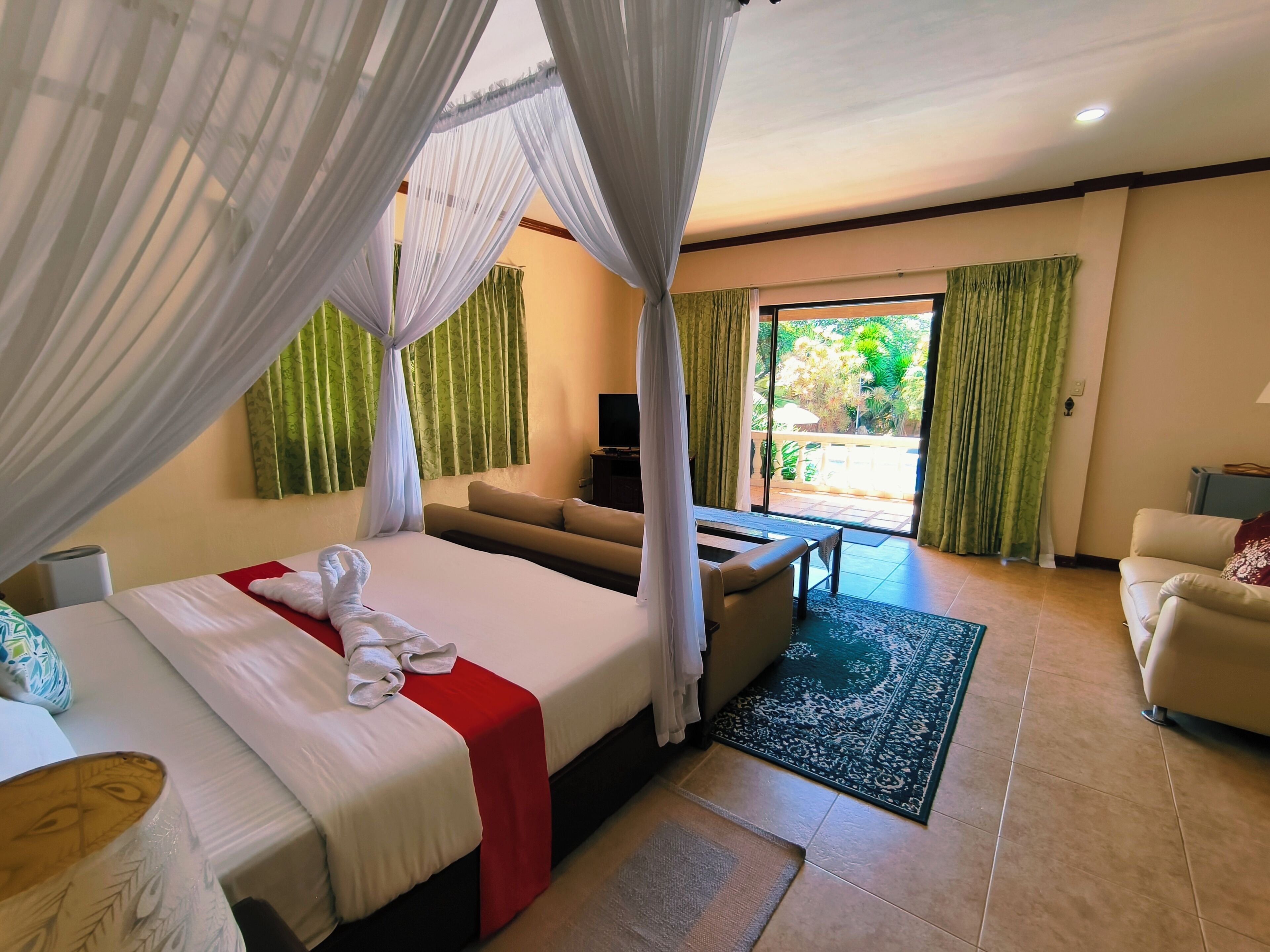 Deluxe Suite, Pool View