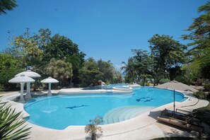 2 piscinas al aire libre