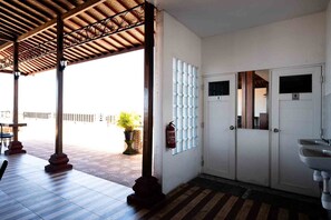 Terrace/patio - Nusa Dua Moon Hotel (Nusa Dua)