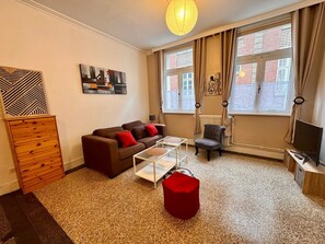 TV - Between 2 places, 42 m² apartment in Arras center (Arras)