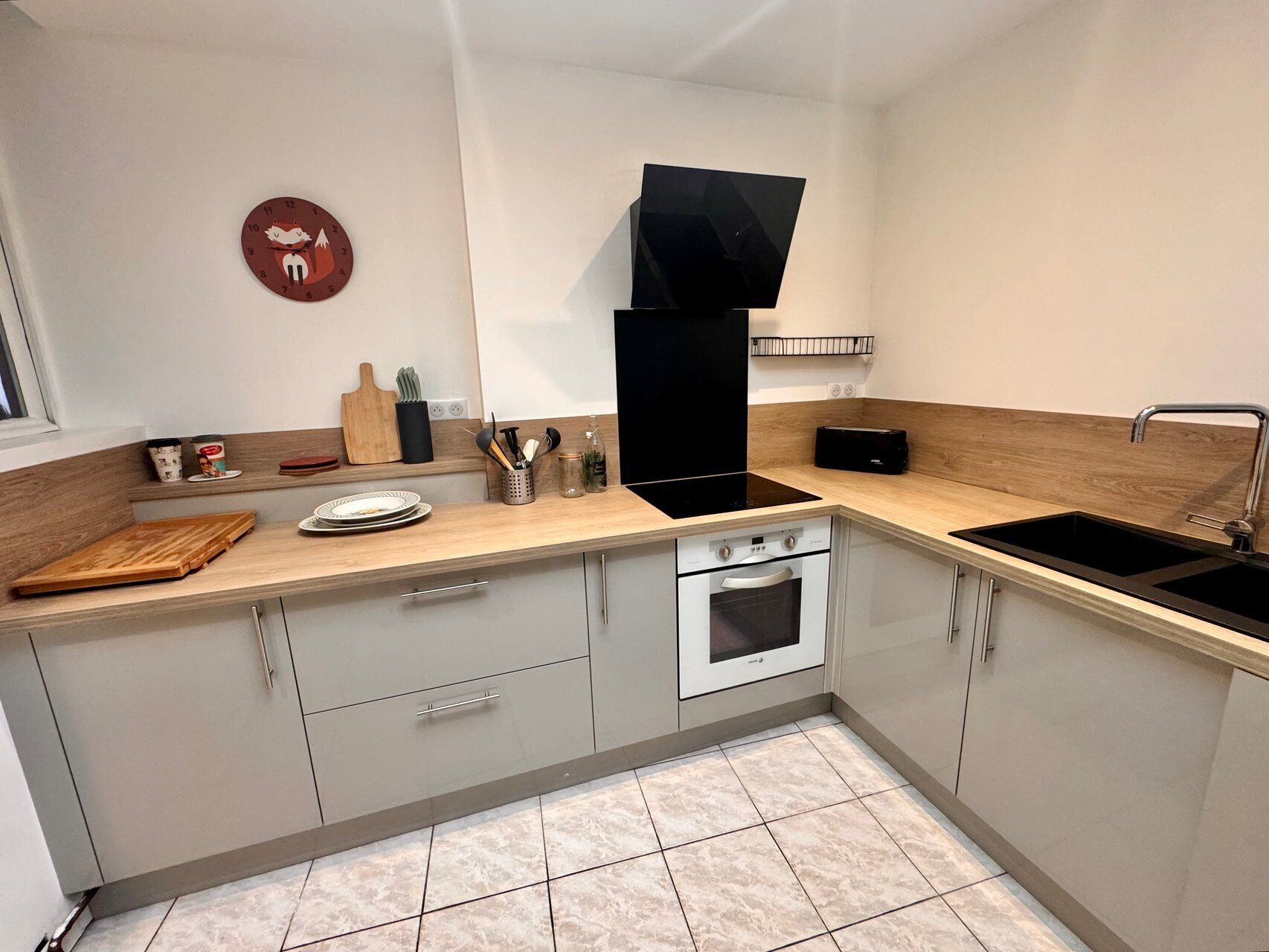 Fridge, oven, coffee/tea maker