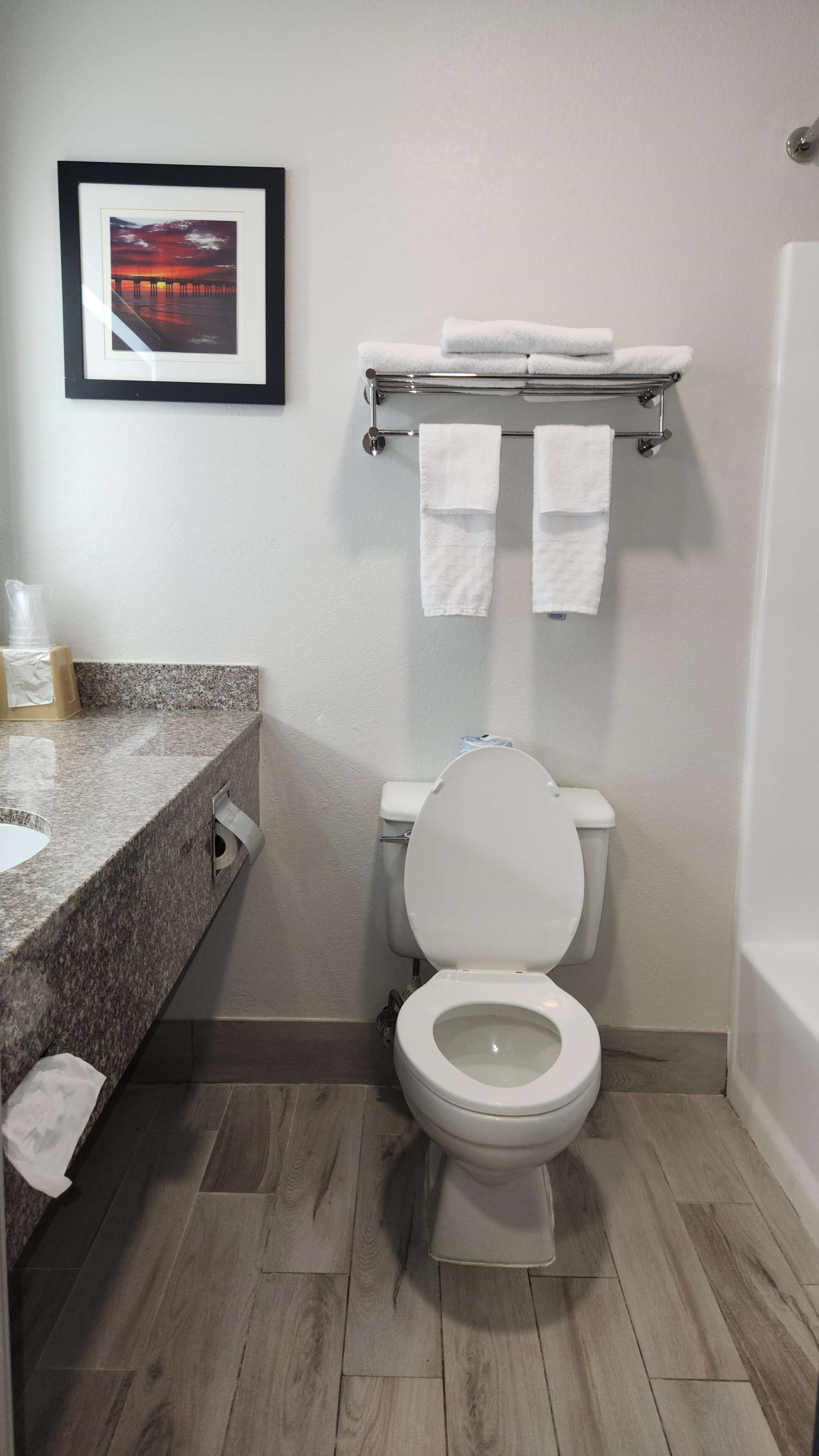 2 Rooms Close To The Gulf Bowl - 1.2 Miles | Great For Groups & Families! - Gulf Shores, AL