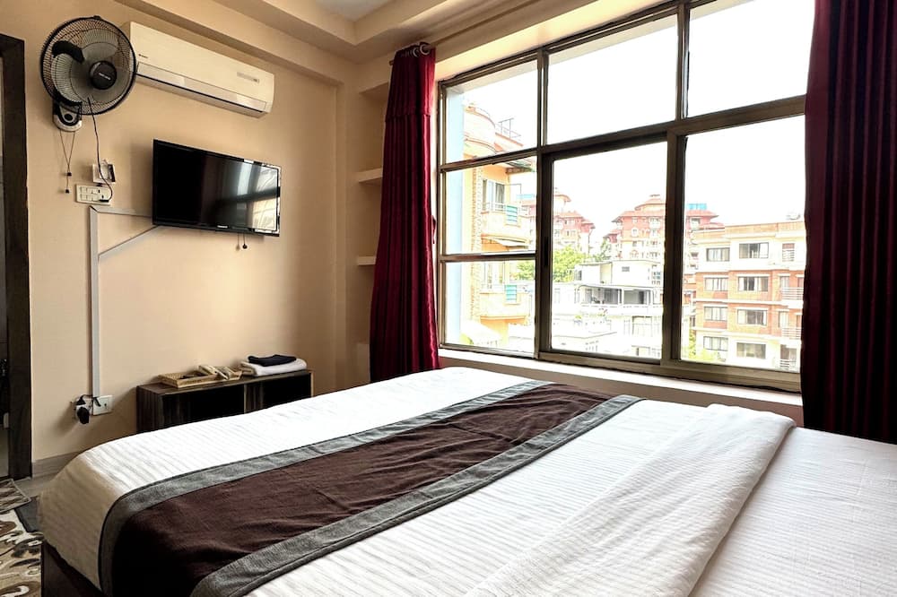Three Brothers Apartments and Hotel
