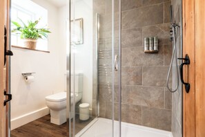 Bathroom - Beautiful One BD Home in Glastonbury (Glastonbury)