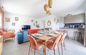 Dining - Nice house in the hills, with private jacuzzi, sunny terrace! (Nice)