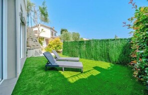 Terrace/patio - Nice house in the hills, with private jacuzzi, sunny terrace! (Nice)