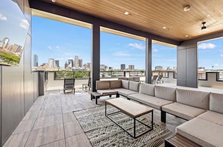 Property grounds. Luxury Penthouse w/ Balcony • Downtown Dallas Skyline Views • Gym • Free Parking