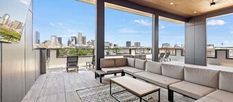Luxury Penthouse w/ Balcony • Downtown Dallas Skyline Views • Gym • Free Parking