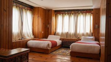 Kahden hengen junior-huone (yksi tai kaksi sänkyä)