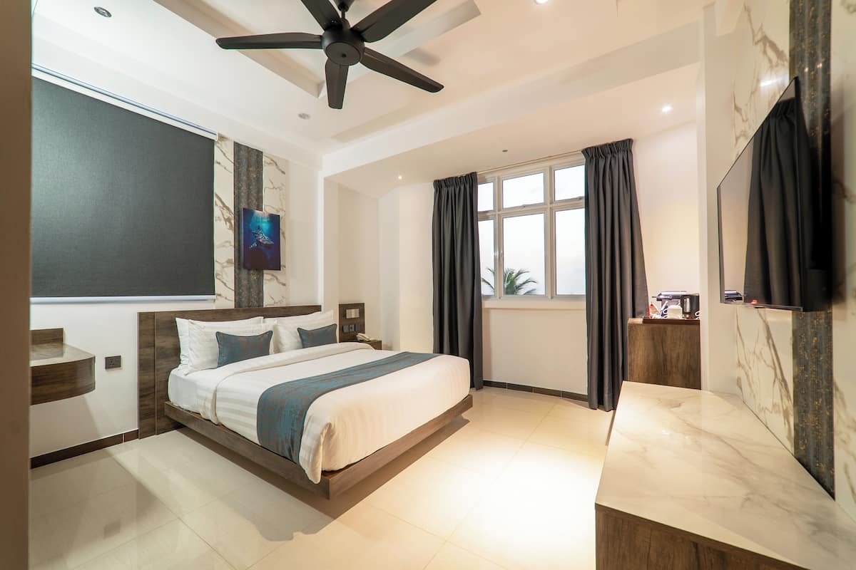 Executive Family Suite with Balcony & Sea View - Free Return Airport Transfer