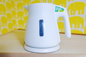 Coffee and/or coffee maker - Room201 RYOKAN EXPERIENCE and FULLY FACILITIES｜5 min. to Ikebukuro by train｜Max 2 persons (板橋区弥生町)