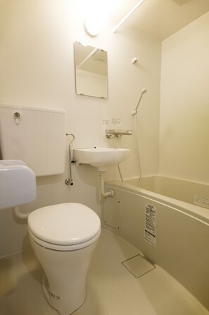 Hair dryer, towels, soap, toilet paper - Room201 RYOKAN EXPERIENCE and FULLY FACILITIES｜5 min. to Ikebukuro by train｜Max 2 persons (板橋区弥生町)