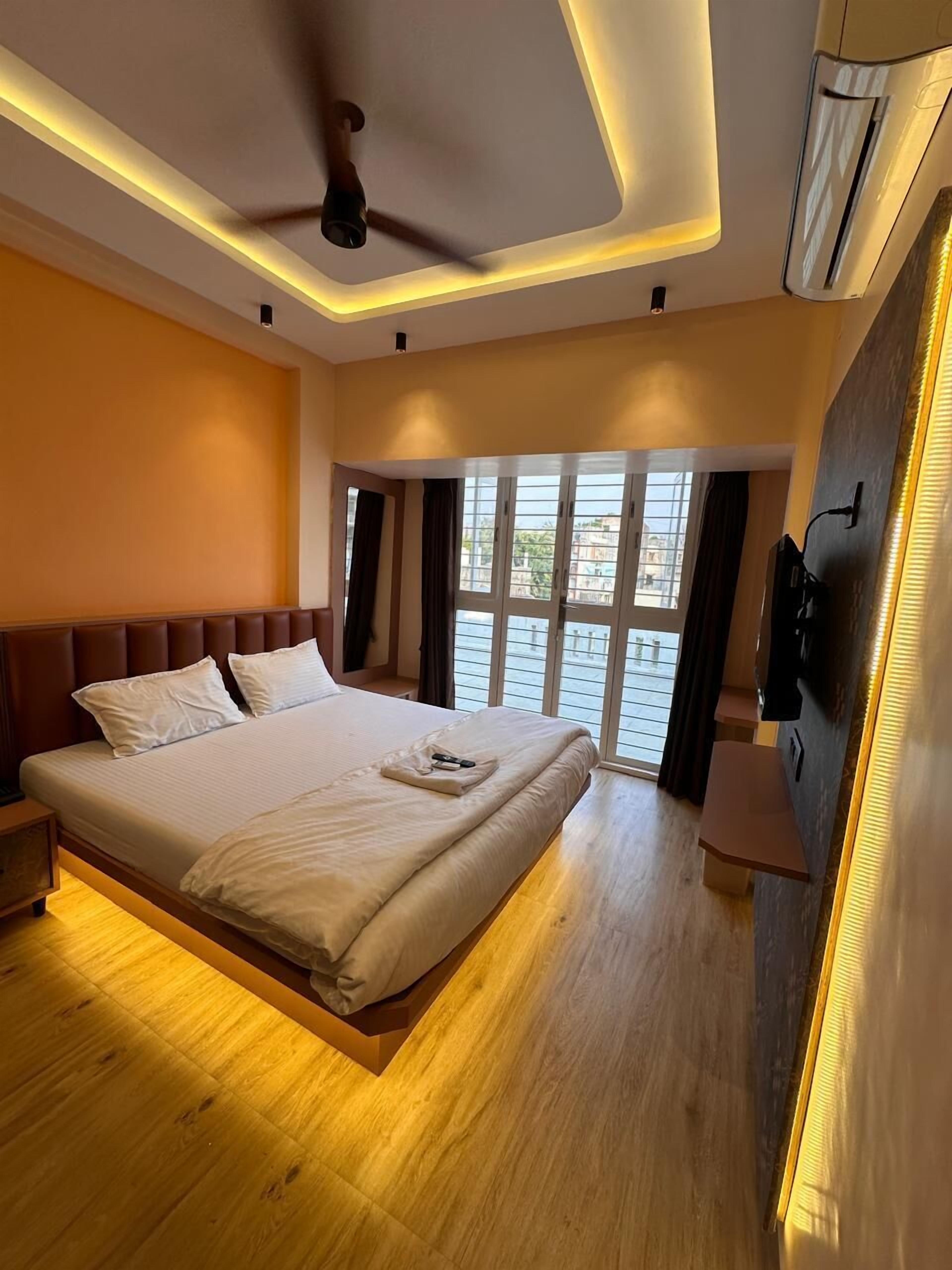 Premium Double Room | Down duvets, memory-foam beds, desk, laptop workspace