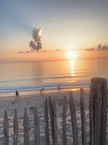 BEAU T2 FRONT DE MER SOULAC ACCÈS PLAGE LUMINEUX CALME PARKING FERME 2VELOS