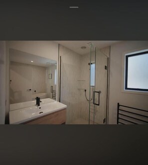 Bathroom - Near new 4 bed 2 bath house in Hanleys Farm, Queenstown (Jack's Point)