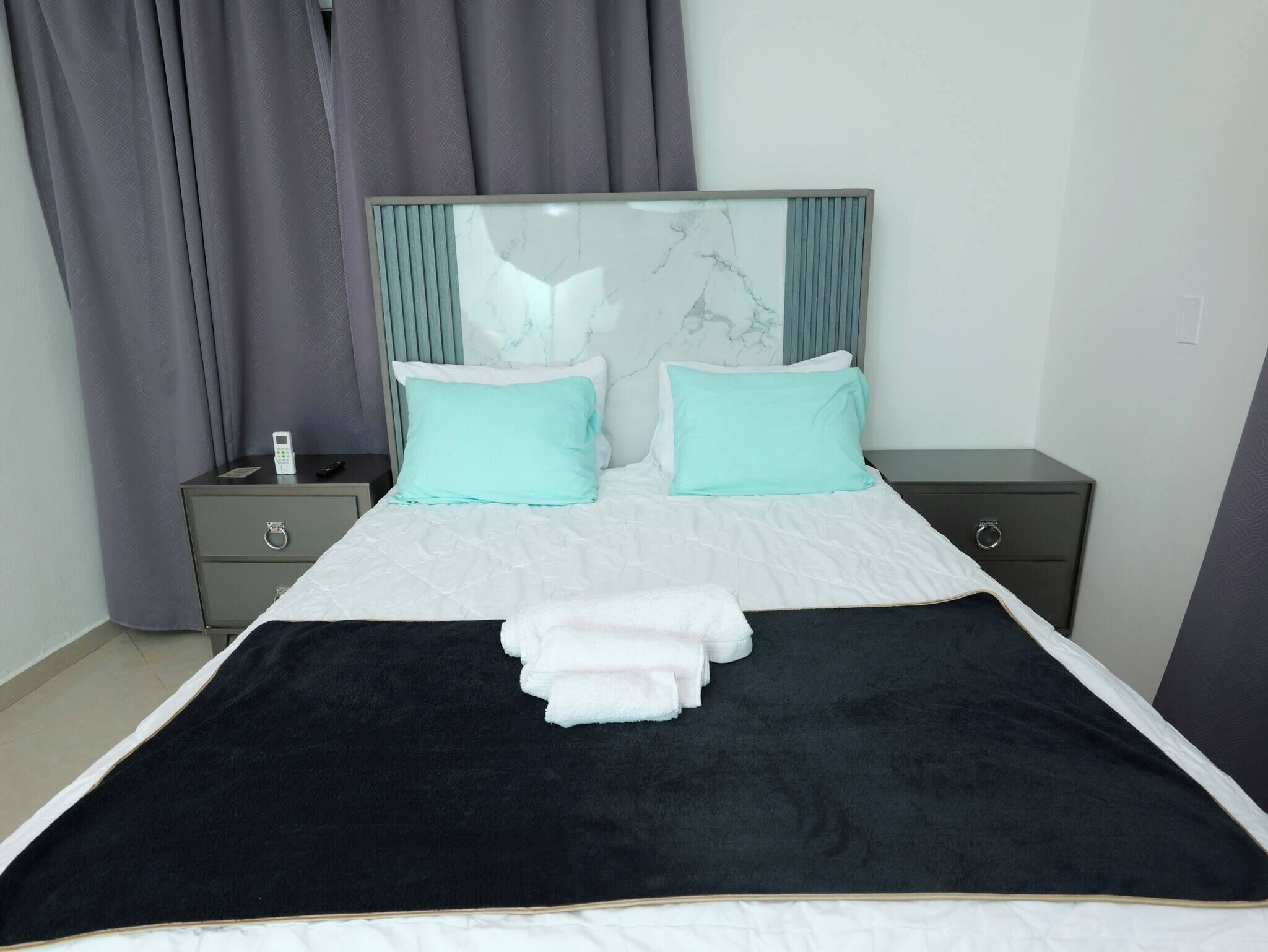 3 bedrooms, iron/ironing board, internet, bed sheets