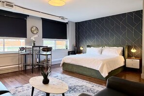 Room - King Studio Suite - Danforth Music Hall (Toronto)