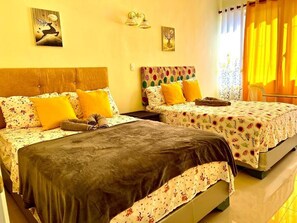 1 habitación, tabla de planchar con plancha y ropa de cama 