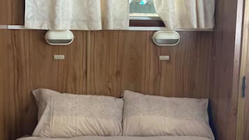 1 bedroom, bed sheets