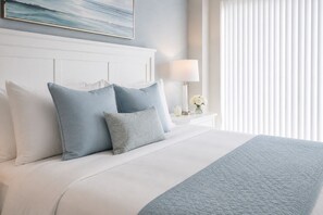 Classic Room | Iron/ironing board, free WiFi - The Alexandra Hotel & Suites (Toronto)