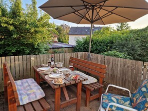Outdoor dining - Vrbo Property (Bürgstadt)