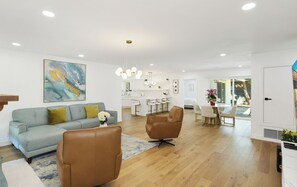 Living area - Spacious 4-bedroom house in the Heart of Westminster (Westminster)