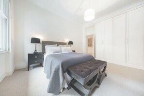 3 bedrooms, iron/ironing board, free WiFi, bed sheets - Spacious three bedroom Chelsea Flat (London)
