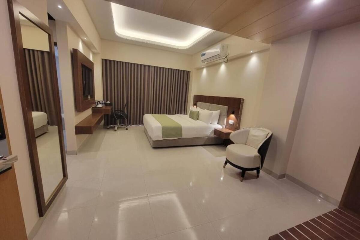 Royal Studio, City View