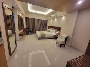 Royal Studio, City View | Free WiFi - The Royal Palace Uttara (Dhaka)