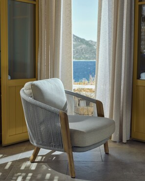 Courtyard Hot Tub Suite | Egyptian cotton sheets, premium bedding, memory-foam beds, minibar - Amorgina (Amorgos)