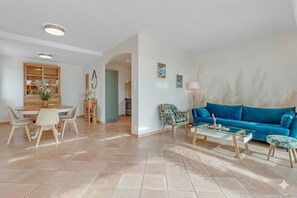 Interior - Villa Les 2 Sœurs, jacuzzi, plage, parking privé,  Climatisé pour 8 pers (La Seyne-sur-Mer)