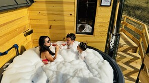 Outdoor spa tub