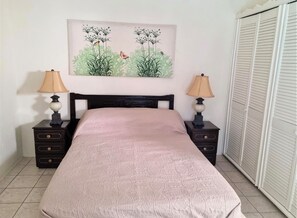 Room - Castles in Paradise Villa #3 - by ZenBreak (Savannes)