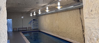 Double troglodyte room with access to indoor pool