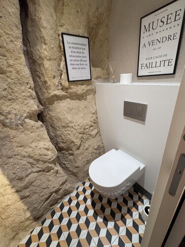 Chambre double troglodyte avec accès à la piscine intérieure