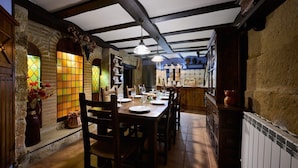 Studio (5 Bedrooms) | Interior
