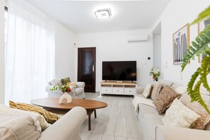Interior - Elegance Cityscape by Fidalsa (Alicante)