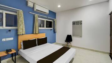 1 bedroom, desk, free WiFi, bed sheets