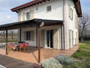 Outdoor dining - San Martiné magic place (Puegnago del Garda)