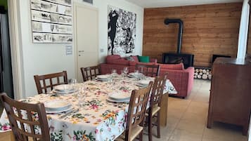 Rumah Desain, patio, pemandangan danau | Tempat makan