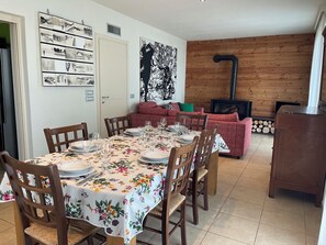 Casa design, varanda, vista para o lago | Opções para refeição