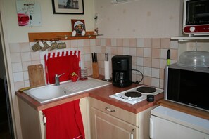 Private kitchen - FIRM FOR THE YEARS 2026 AND 2027 (Puy-de-Serre)