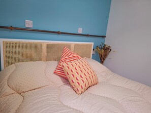 Room - Utterly Secluded Retreat in Nature Lake Views Hot Tub Private Setting Exmoor 7m (Tiverton)